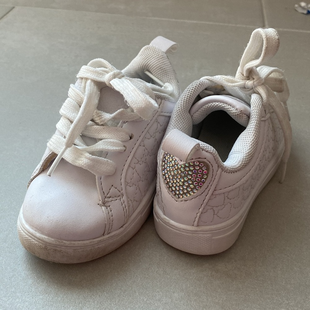 Vince Camuto Toddler Girls Court Sneakers with Quilted and Rhinestone Hearts